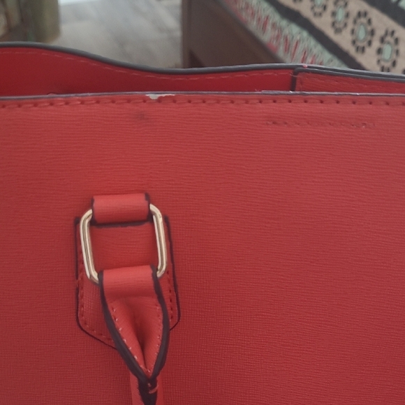 Elegant Coral Handbag with Scarf Accent - Picture 4 of 6